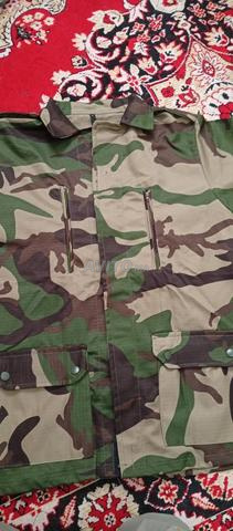 بدلة عسكرية فيها توب زوين رطب و مناسب حرارة 