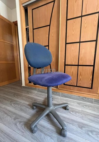 Chaise de bureau confortable avec roulettes