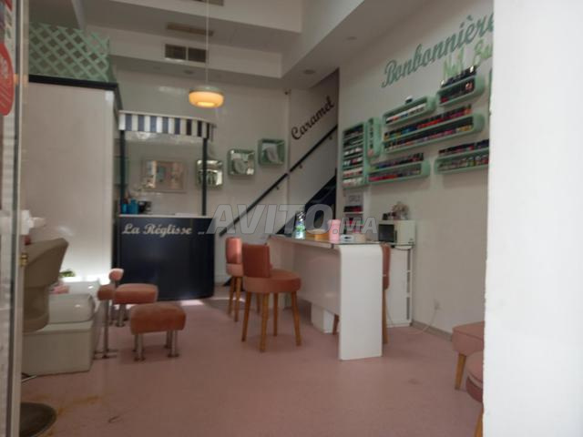 MOBILIER ET MATERIER DE COIFFURE et ESTHETIQU - 2