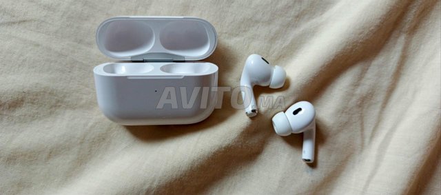 deux airpods pro 2ème génération USB C et magsafe 