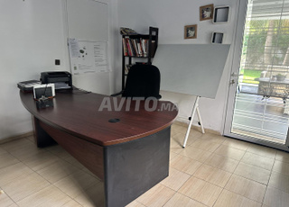 Bureau  moderne avec chaise