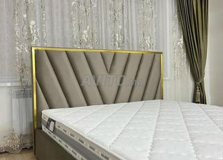 tête de lit rembourrée doré