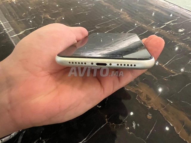 Apple iPhone 11 (128GB) Phone – White