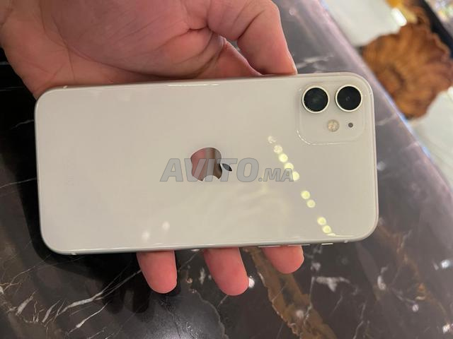 Apple iPhone 11 (128GB) Phone – White - 2