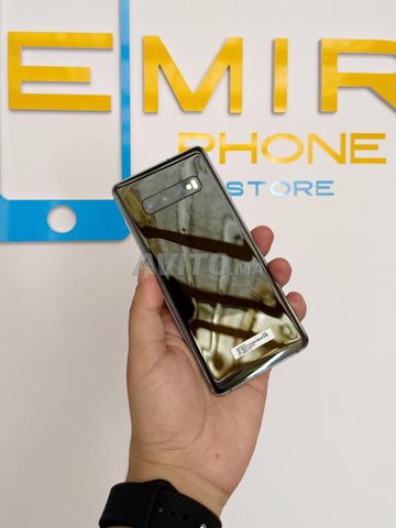 SAMSUNG S10 PLUS 