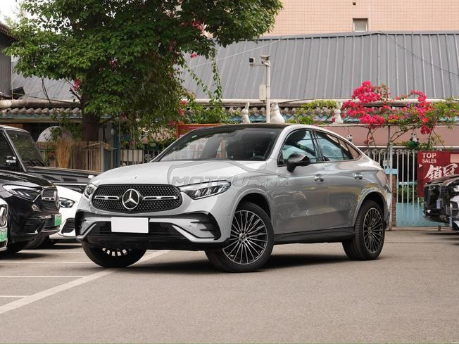 Mercedes-Benz 300 Essence Automatique 2025