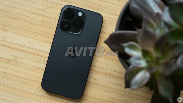 Iphone 15 Pro COMME NEUF BATTERIE 90 IMPORTE FR