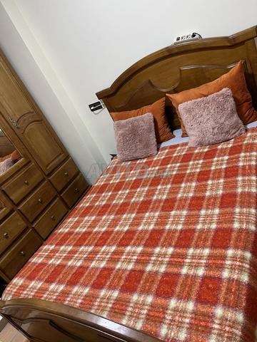 grand lit عود ممتاز cadre avec matla