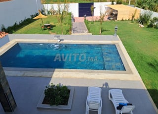 فيلا فاخرة بمسبح و حديقة للكراء 