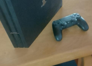 PS 4 pro très bon état 