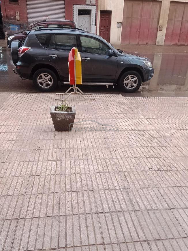 سيارة قوية وسريعة 