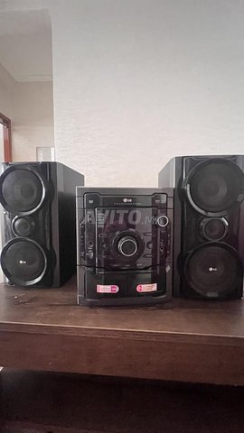 Chaîne Hi-Fi LG MD623 avec enceintes 