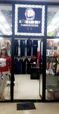 Magasin Prêt-à-Porter à vendre à El jaziea mall 