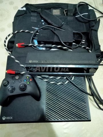 xbox one fat avec une manette, kinecte et HDMI