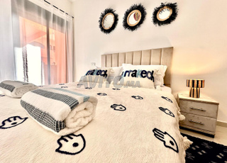 Appartement élégant et calme d'une chambre / Vue sur la piscine