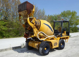 Auto bétonnière à louer للكراء