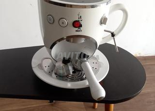 مكينة قهوة للبيع مستعملة وبحالة جيدة