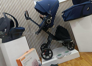 Trio de la marque stokke