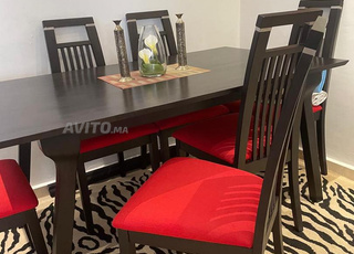 Table avec 6 chaises – Très bon état