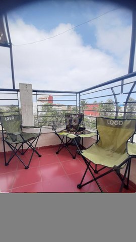 Chaises et tables