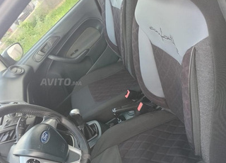 Ford Fiesta Essence Manuelle 2012 à Salé