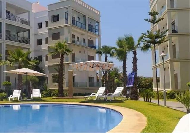 شقة رائعة للإيجار – إقامة كوستا بيتش – بوزنيقة