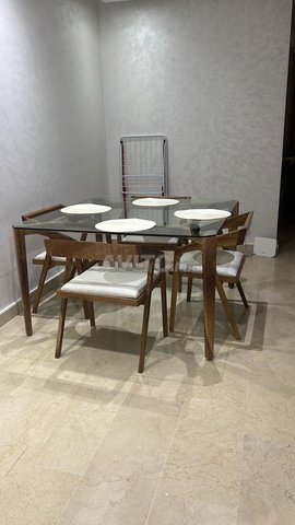 Salle à manger avec 6 chaises en bois massif
