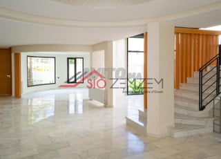 Villa d’exception à vendre – Élégance et confort