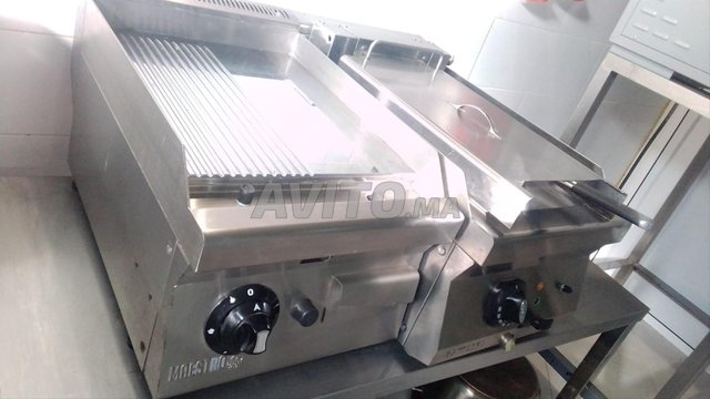 grilladiere a gaz presque neuf 
