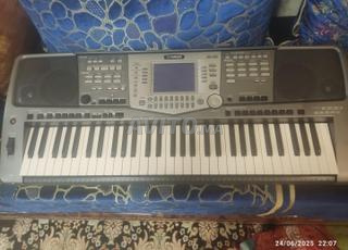 Yamaha psr 1000.