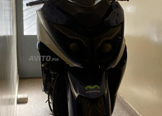 دراجة نارية من نوع يماه طماكس