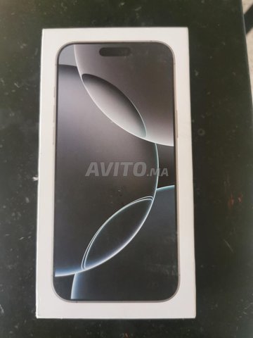 iPhone 16 pro max neuf dans sa boîte 