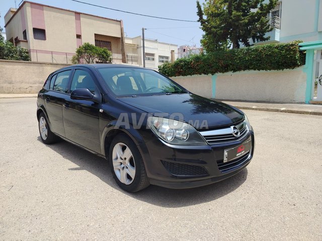 Opel Astra Essence Manuelle 2010 à Rabat