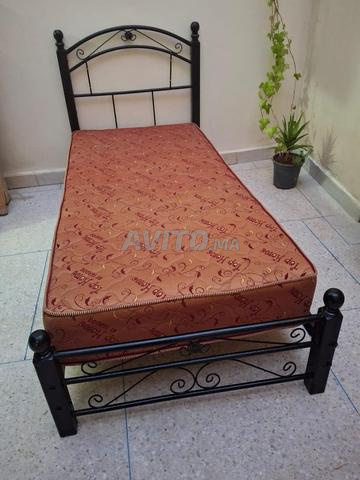 Lit métallique en tres bon etat