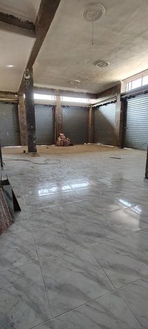 مستودع بمساحة 312 متر مربع للإيجار في النواصر