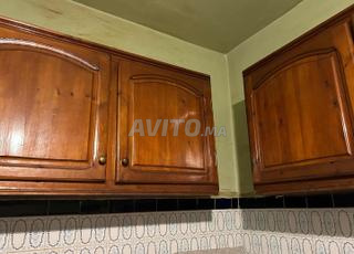 Des étagères en bois pour la cuisine