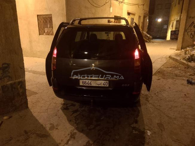 سيارة عائلية في حالة جيدة