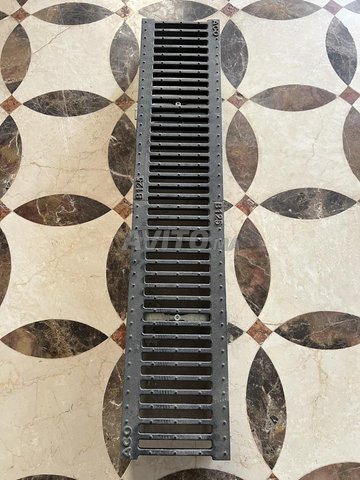 Caniveaux ACO en béton polymère et grille en fonte