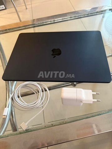 MacBook Air M3 8 RAM 256GB Cycle 19 Etat Neuf