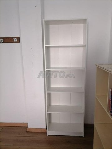 Étagère blanche 5 niveaux IKEA en très bon état.