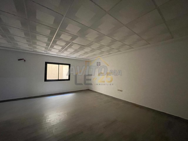 Bureau À La Location Avec Cour À Mabrouka