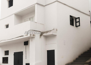 فرن للبيع و شقتين فوق