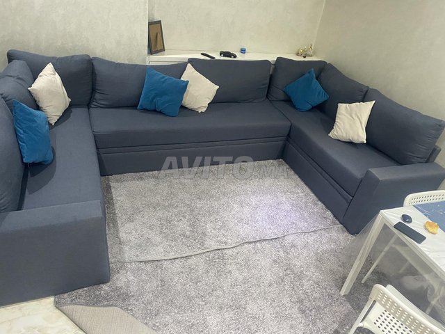 Canapé avec espace rangement plus petite table