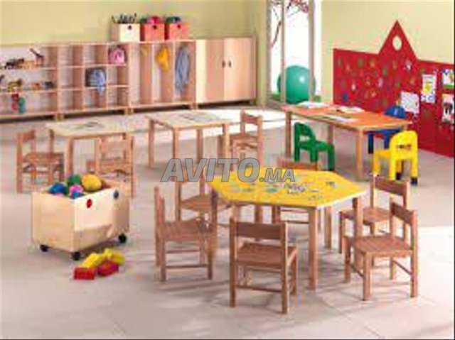 MOBILIER SCOLAIRE\TABLE\CHAIS\TABLEAU