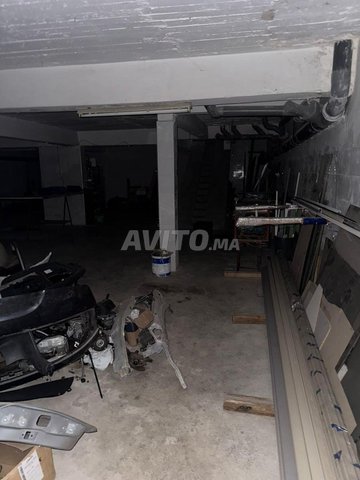 محل مستودع على مستويين في عين بورجة - مستودع