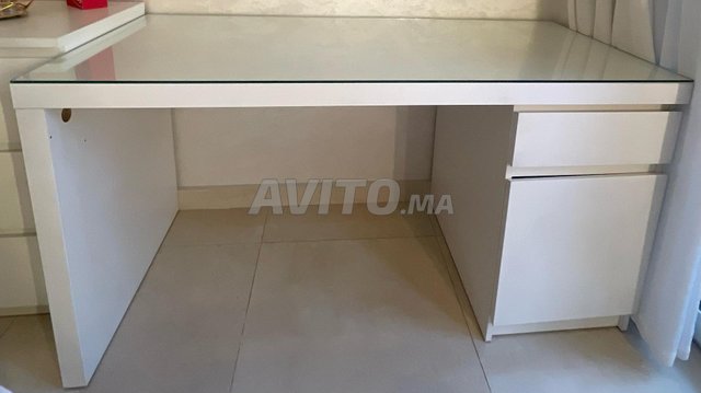 Bureau Ikea Blanc avec plateau verre