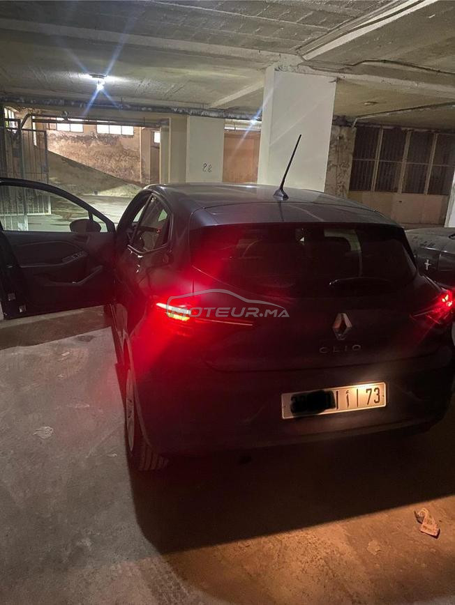 Renault Clio Essence Automatique 2023 à Tanger