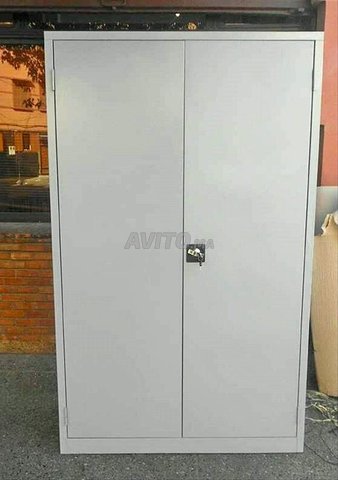 Armoire métallique haute a deux portes battante 