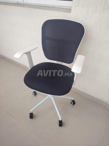 Chaises de bureau dossier résille avec accoudoirs