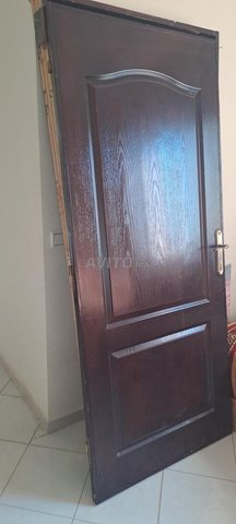Porte en bois avec cadre 